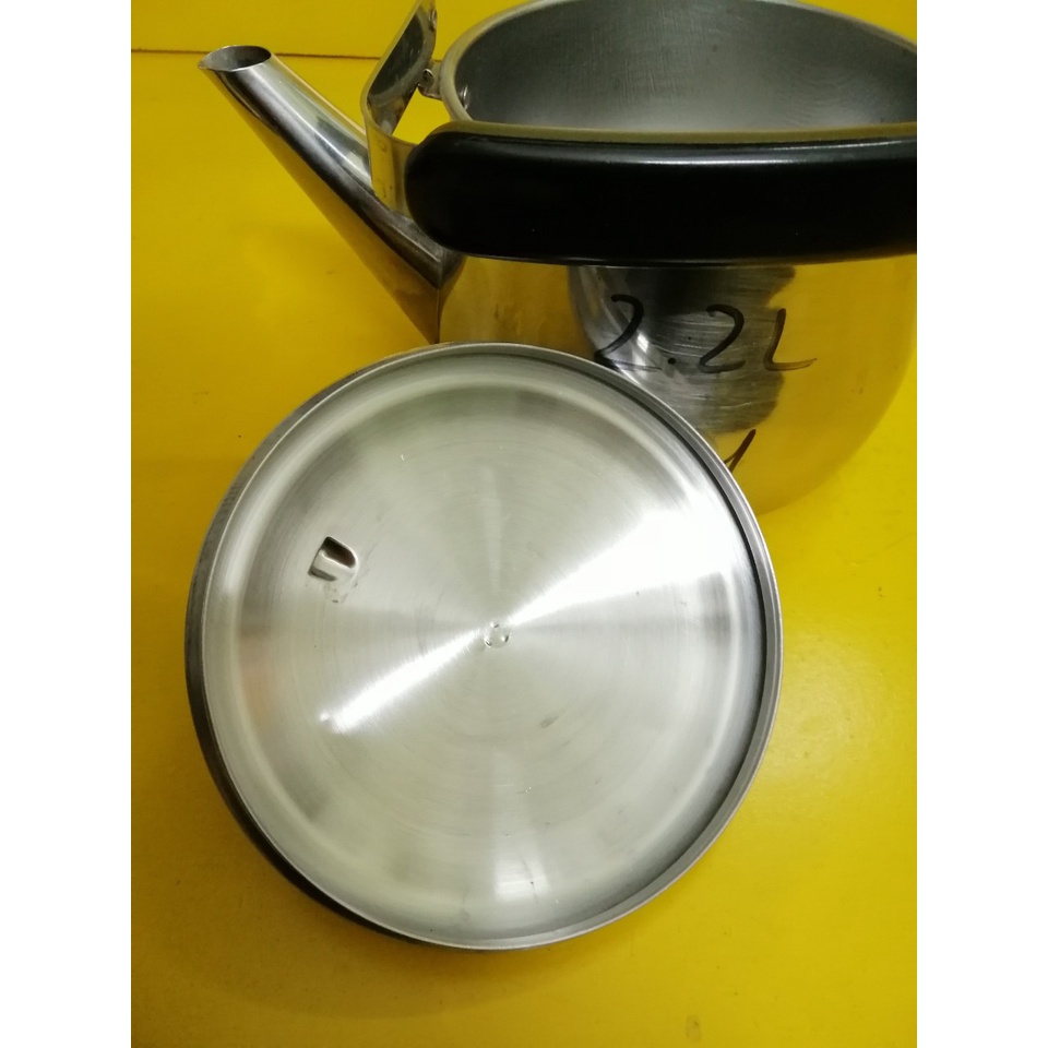 Ấm inox nội địa Nhật (2.2L) (mã 881), Dùng được bếp từ