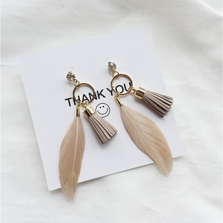 Tính khí Hàn Quốc Phong cách Bohemian Retro Time Stream Bông tai Bông tai lông vũ màu be Nữ