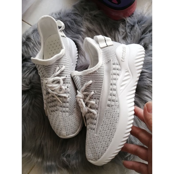 Xả kho giày thể thao mẫu xám y hình đẹp xuất sắc size 35, 38, 39