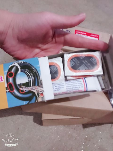 Hộp nhựa vá ruột xe 24 miếng vá