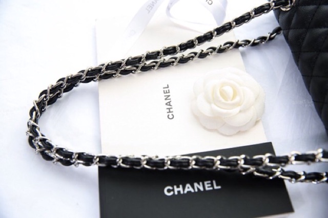 Túi  classic  size 25 tag trắng