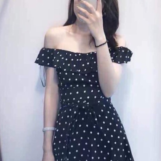 váy trễ vai chấm bi zara