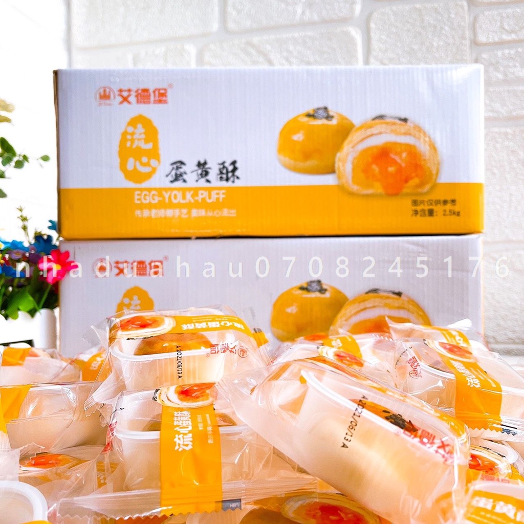 Một thùng gồm 2.5kg bánh ngàn lớp nhân trứng chảy Đài Loan khoảng 48 cái
