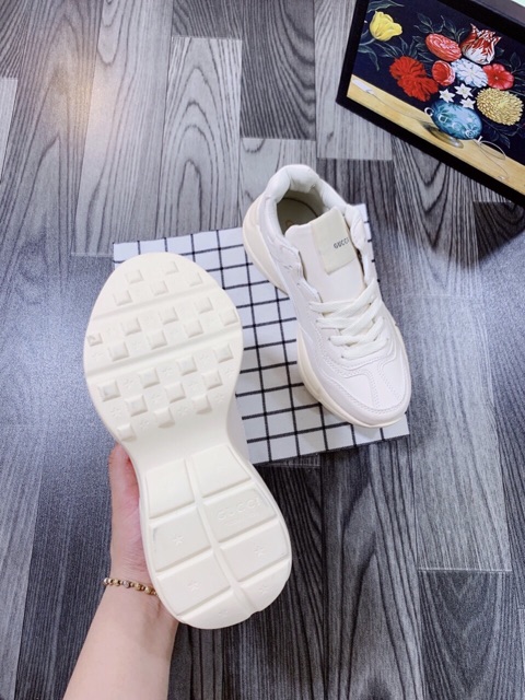 Giày thể thao sneaker đôi môi đỏ và logo màu trắng đục độn đến siêu hot hàng cao cấp