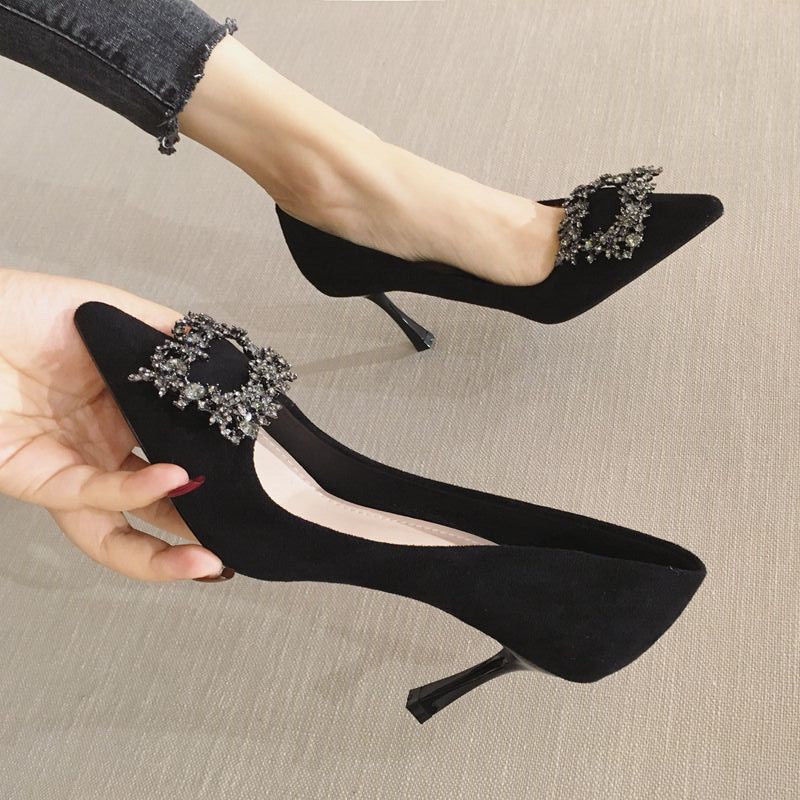 Giày Cao Gót Da Lộn Mũi Nhọn Màu Đen Đính Đá Phối Khóa Vuông Thời Trang Xuân Thu Cho Nữ