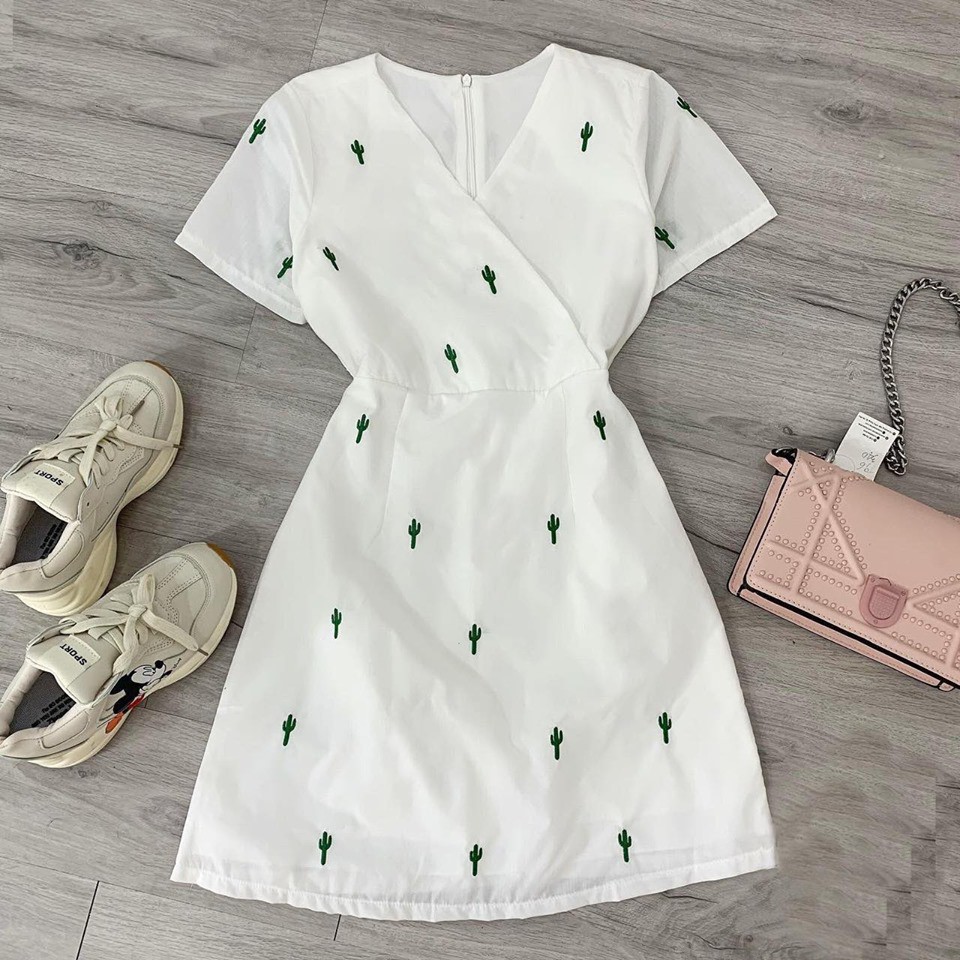 Đầm trắng xương rồng đắp chéo | BigBuy360 - bigbuy360.vn