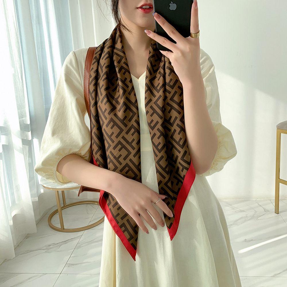 Khăn Quàng Cổ Lụa Hình Vuông Lớn In Chữ Kẻ Sọc Cổ Điển Thanh Lịch Dễ Phối Đồ Trang Trí Phong Cách Hàn Quốc