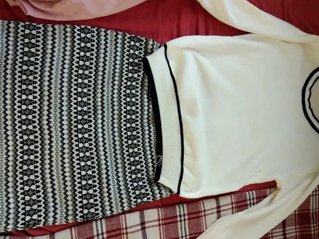 Set áo trắng chân váy len