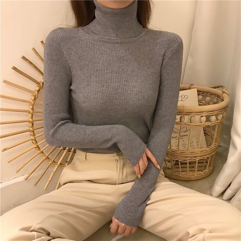 Áo len cổ lọ cho nữ.