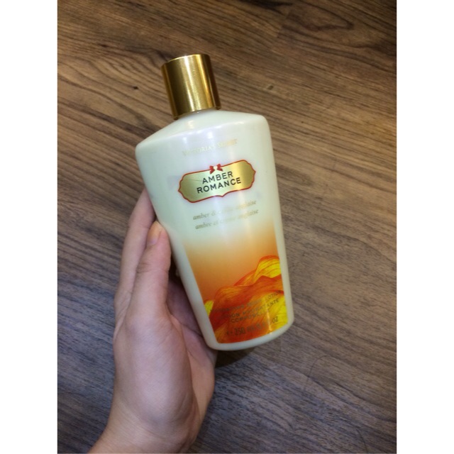 Sữa Dưỡng Thể Victoria's Secret Amber Romance Body Lotion