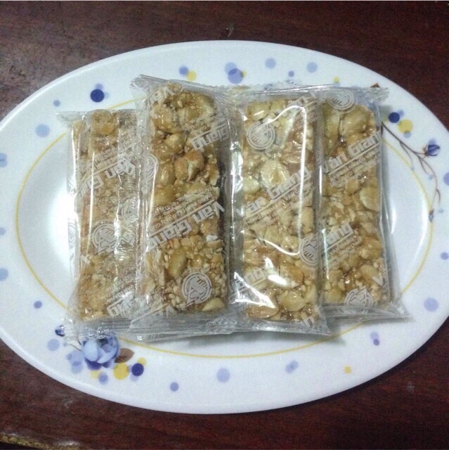 1 gói kẹo lạc Vân Giang