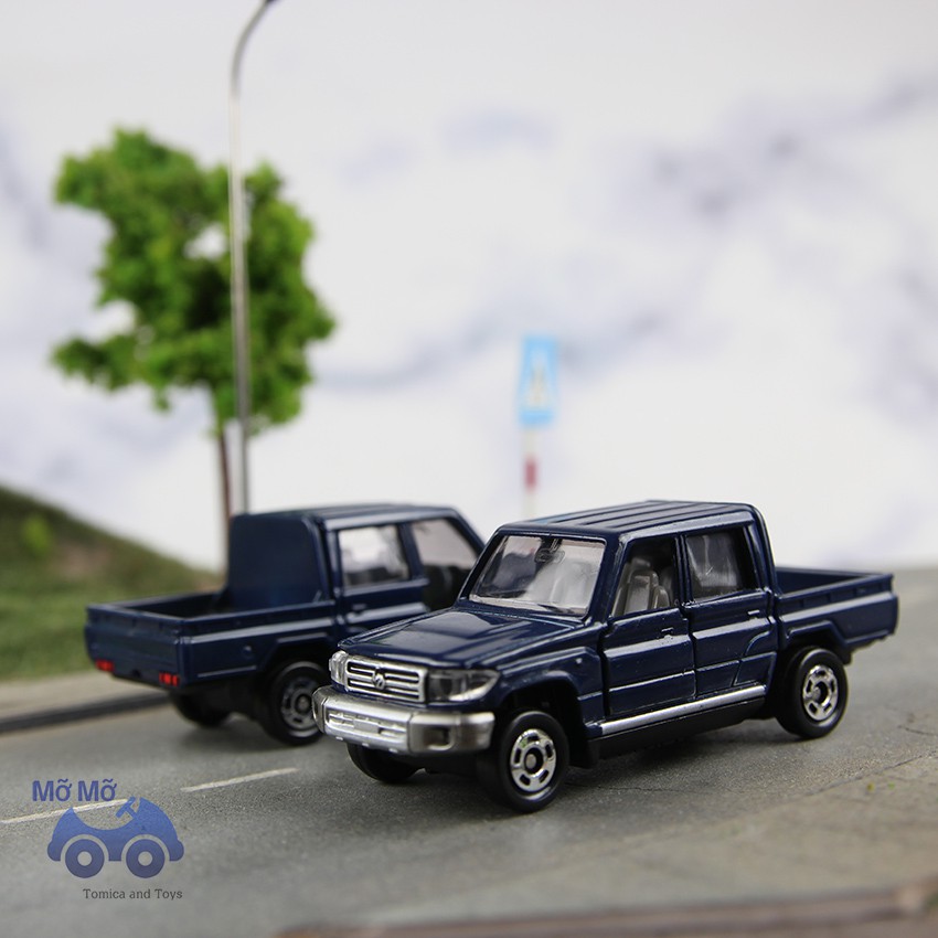 Thanh lý Xe mô hình tomica Toyota Land Cruiser