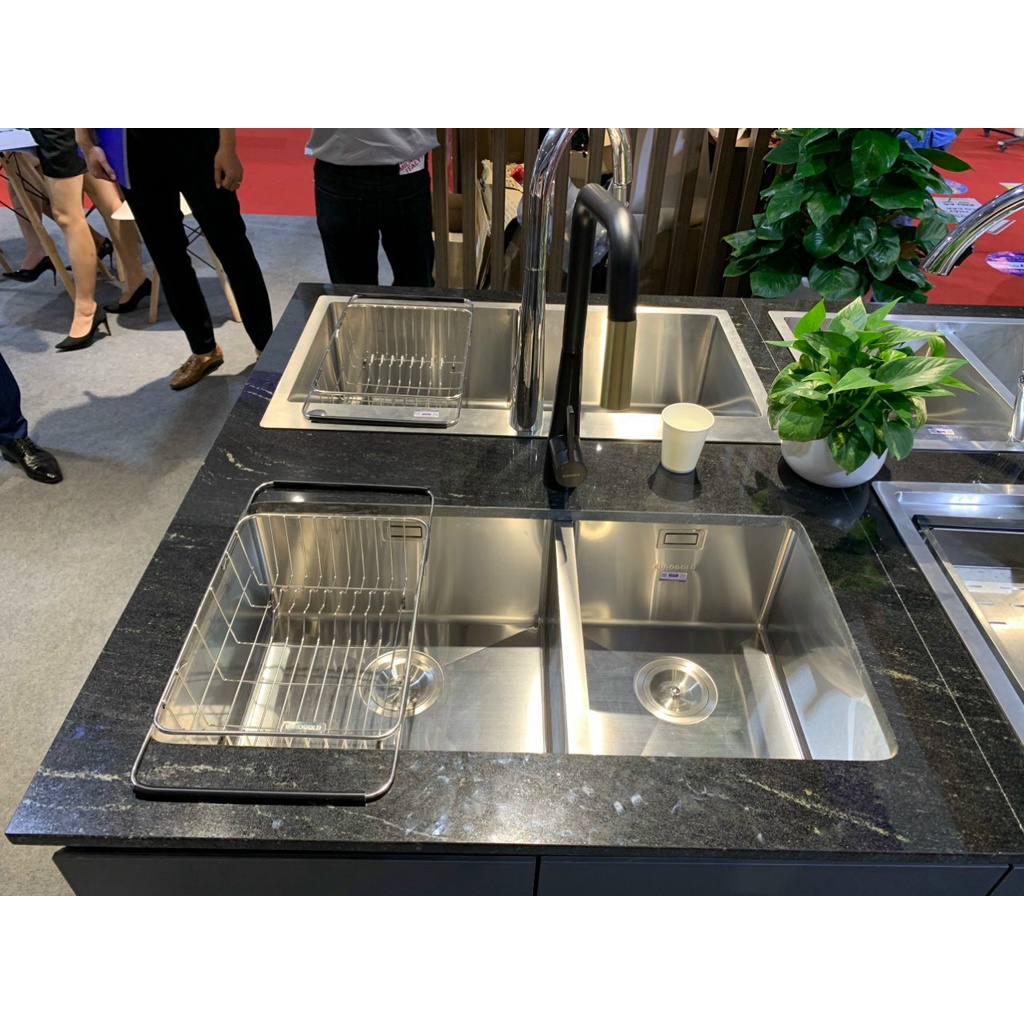 Bồn Rửa Chén EuroGold EUS68144 Chậu Rửa Bát Âm Toàn Phần Đúc Inox Nguyên Khối CÓ THỢ LẮP ĐẶT