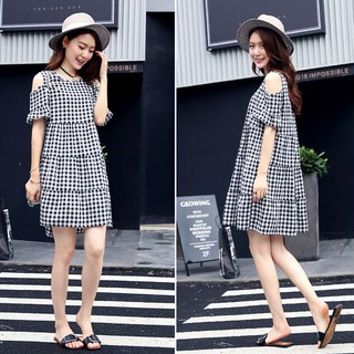 Váy kẻ hở vai 4 tầng