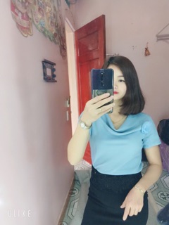Áo lụa cổ đổ kèm hoa