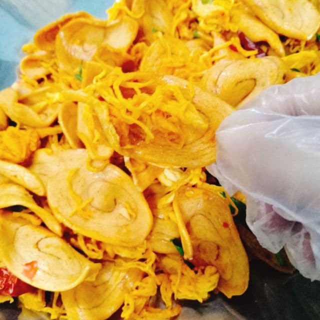 Tai Heo Lắc Khô Gà 100g / 250g / 500g