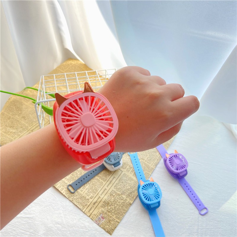 Quạt đeo tay đồng hồ đáng yêu có đèn 2 chế độ xoay 360 độ
