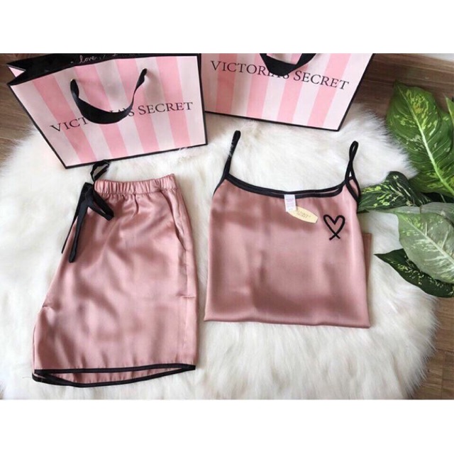 Bộ đồ ngủ lụa satin