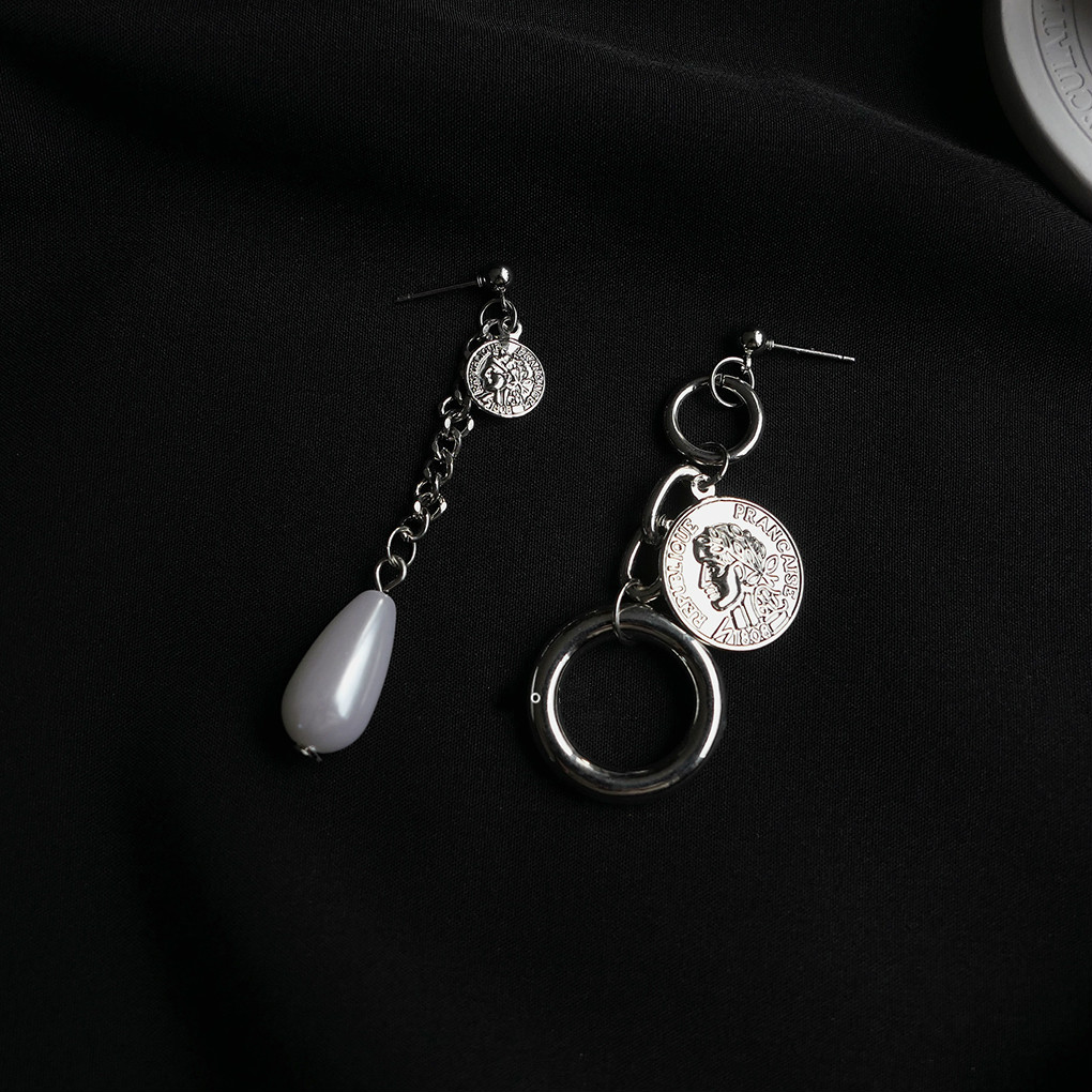 Khuyên tai hình chân dung đính ngọc trai nhân tạo phong cách vintage