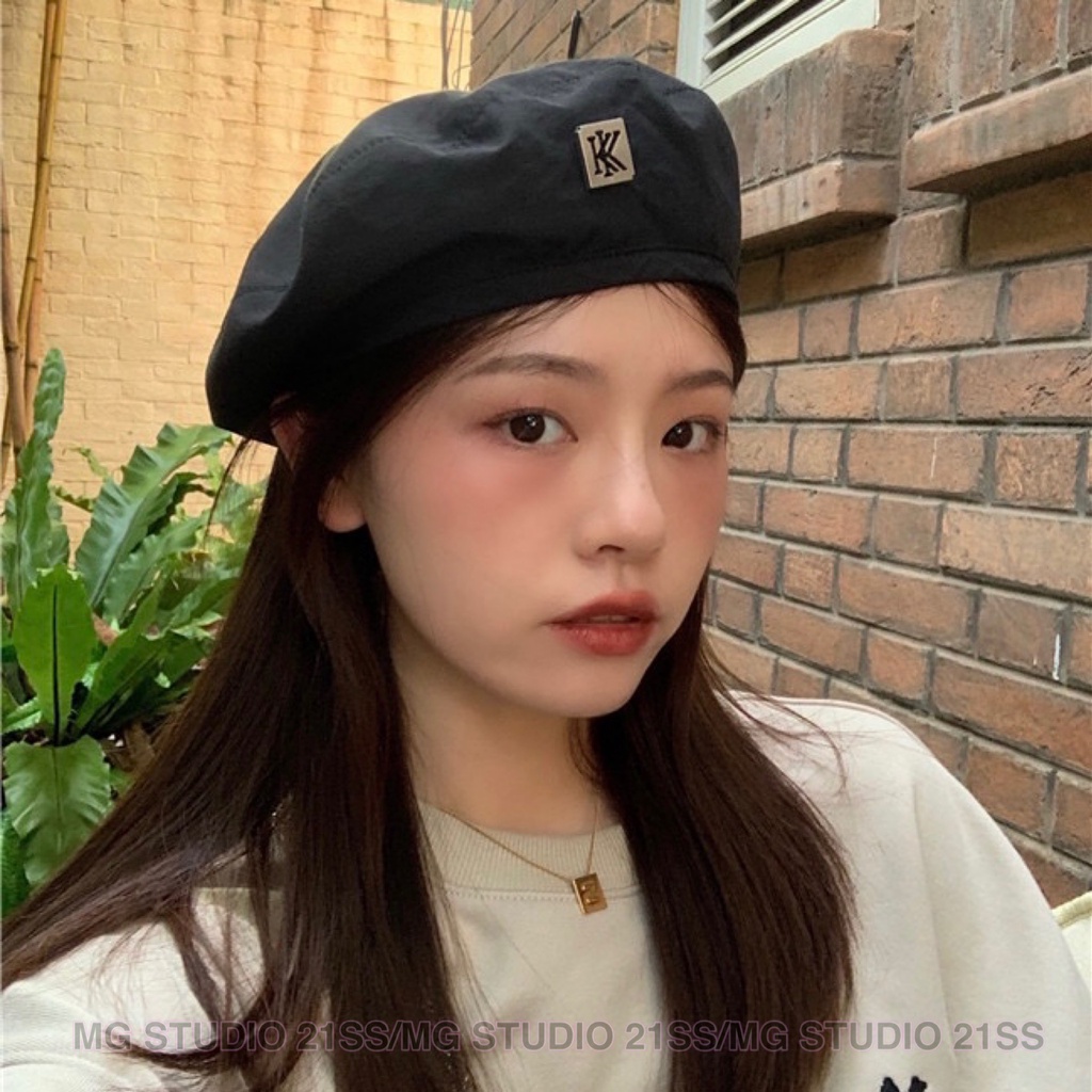 Mũ Beret MG STUDIO có khóa kim loại chữ cái KK