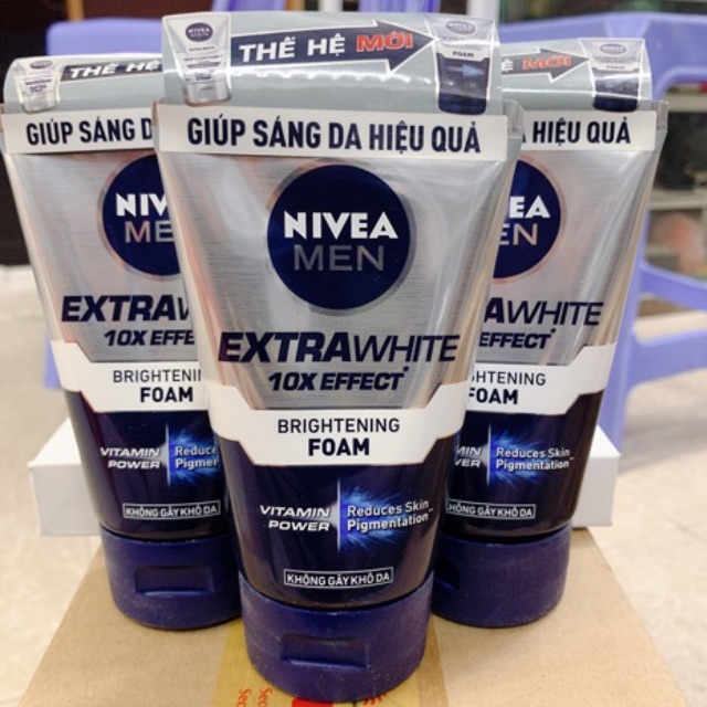 Sữa rửa mặt sáng da kiểm soát nhờn Nivea Men Extra White Oil Control Mud Foam 100g xanh