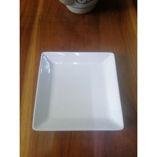 Sứ Nhật dĩa vuông trắng.
