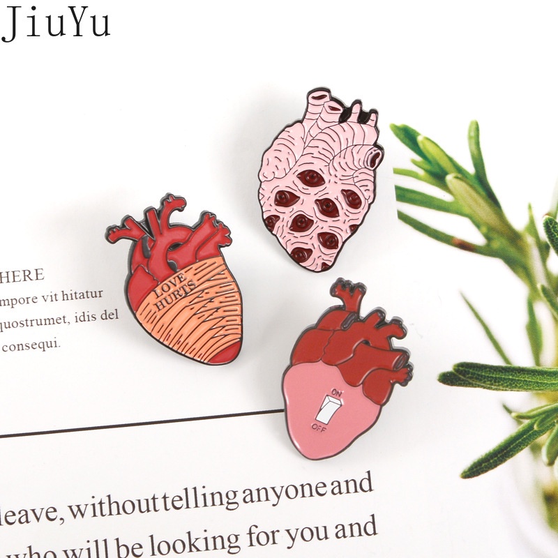 Ghim Cài Áo Kim Loại Hình Trái Tim Đầu Lâu Hoạt Hình Quà Tặng Y Tế Cho Học Sinh