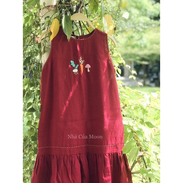 Đầm Linen tưng sát nách thêu tay - Nhà Của Moon