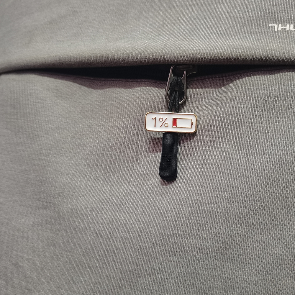 Huy Hiệu Cài Áo Họa Tiết Hoạt Hình 1% Điện Năng