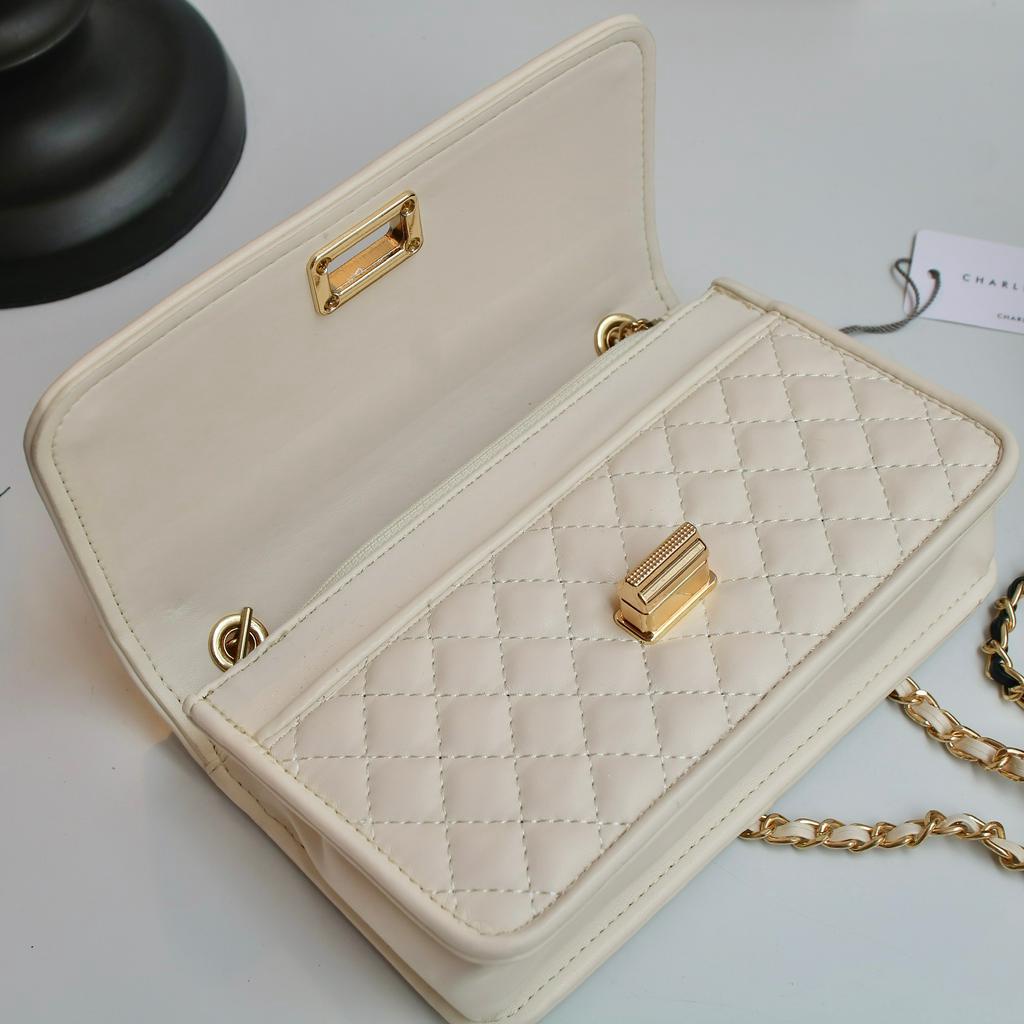 túi kẹp nách + đeo chéo ô trám khóa xoay CK2-70680498 có sẵn