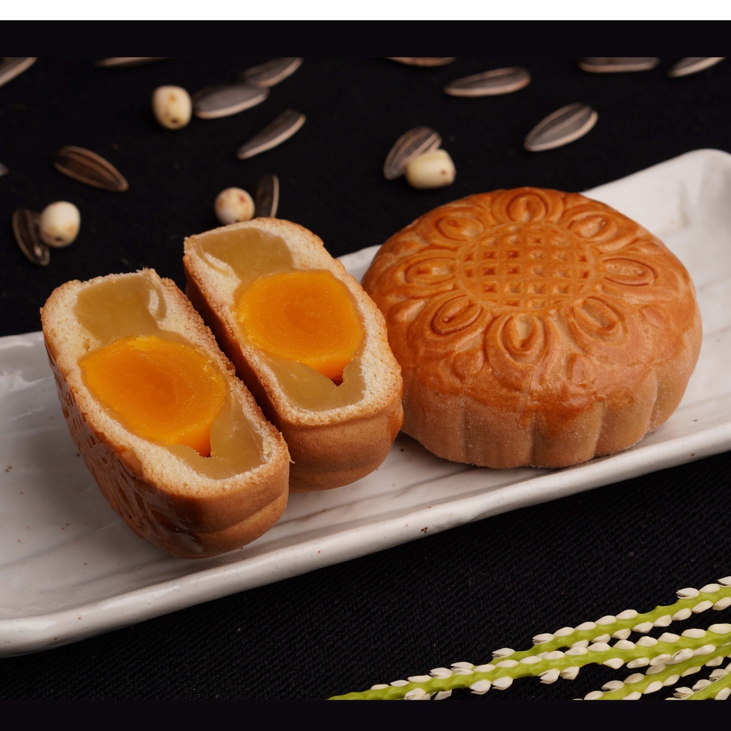 Bánh trung thu Nhật Bản Nakayama Geppei nhân đậu xanh trứng muối 140g