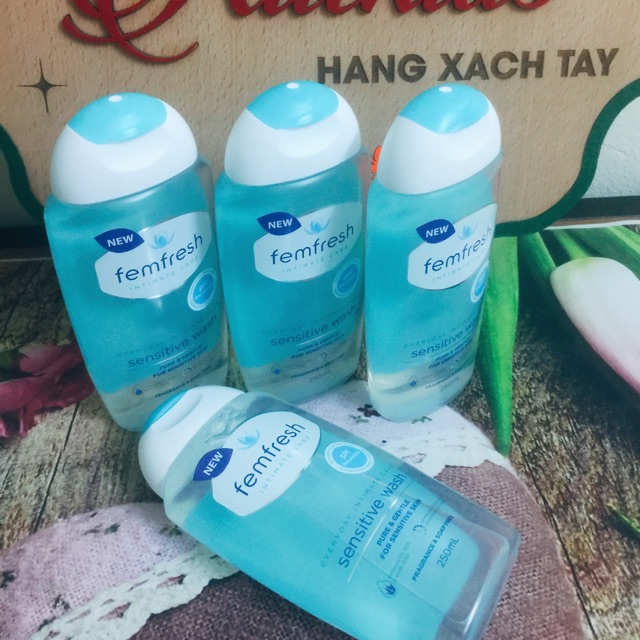 Dung Dịch Vệ Sinh Phụ Nữ Femfesh Màu Xanh Cho Da Nhạy Cảm Femfesh Sensitive Wash 250ml của Úc