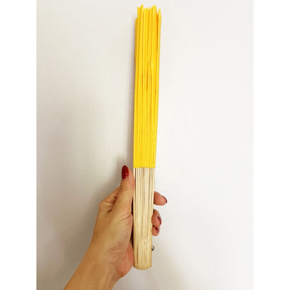 Quạt vải lụa xếp,viết chữ thư pháp truyền thống Việt Nam dài 32cm