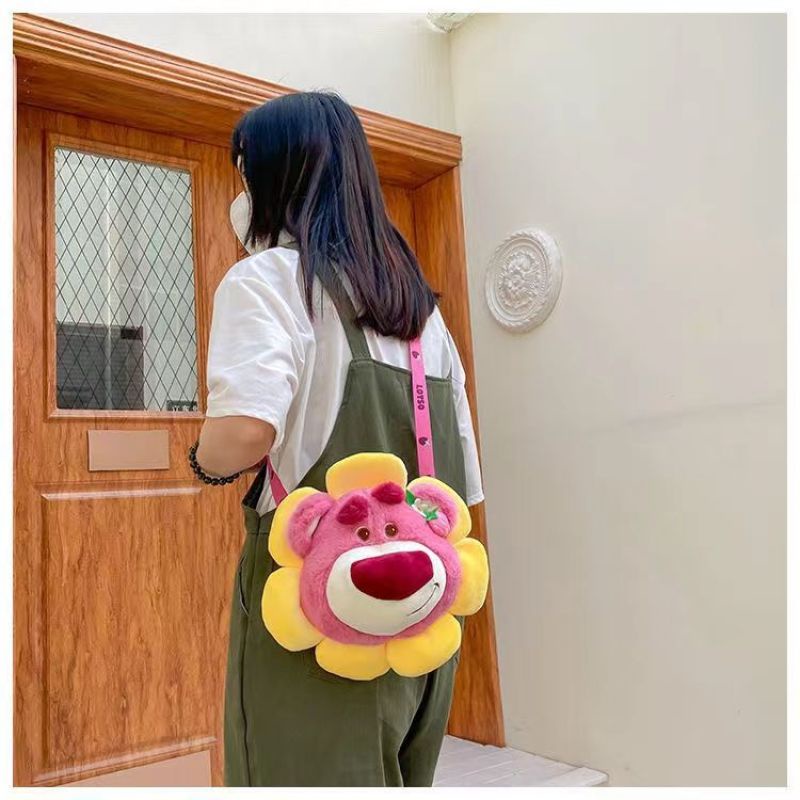 Túi Đeo Chéo Hình Gấu Dâu Tây Bằng Lông Nhung Dễ Thương Xinh Xắn