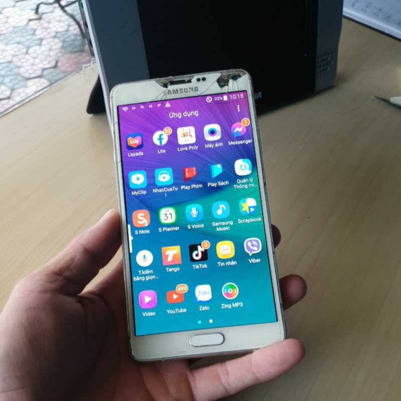 Điện thoại Samsung note 4 nứt kính