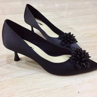 Zara xuất xịn lụa satin đính hạt sang chảnh