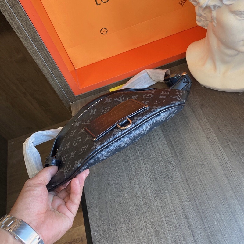 Túi đeo chéo, đeo bụng LV cao cấp 2021