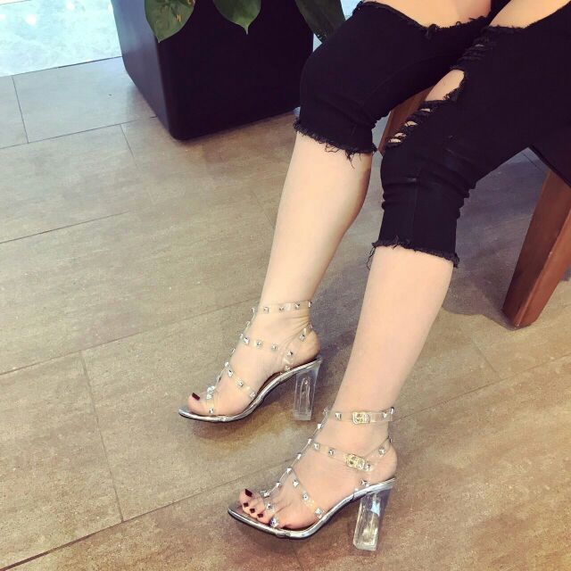 Cao gót vuông trong