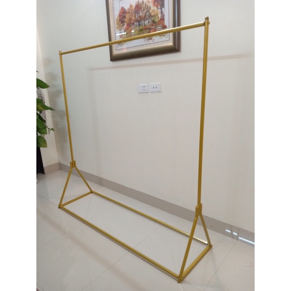 kệ treo quần áo-giá treo chữ y màu vàng và đen-sơn tĩnh điện giúp hạn chế bong tróc-kích thước 1m5x1m5