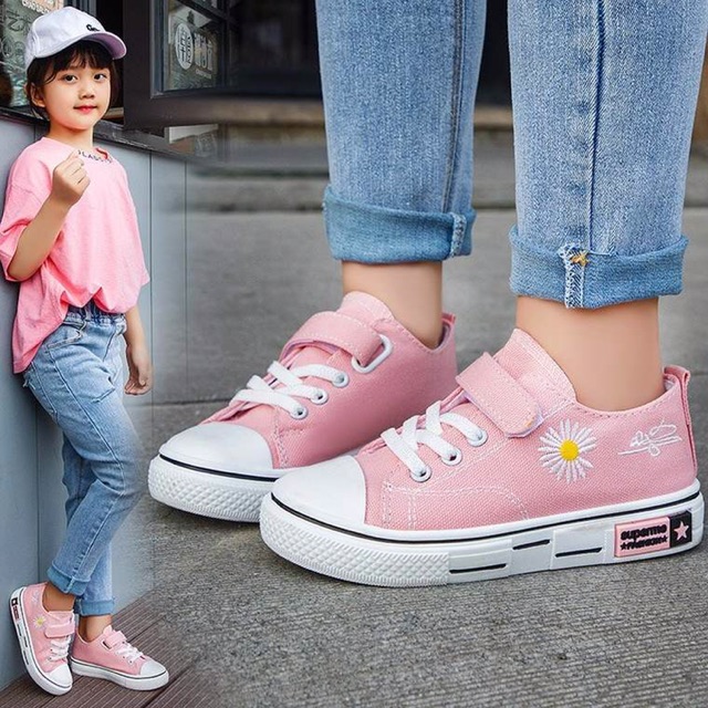 Giày vải họa tiết hoa cúc cho bé 1-6 tuổi có quai dán dễ thương