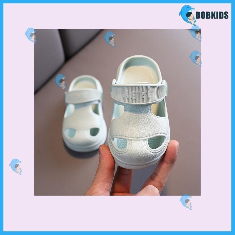 Giày sandal DOBKIDS đế mềm, chống trượt, thiết kế bít mũi tránh va chạm an toàn cho bé trai và bé gái