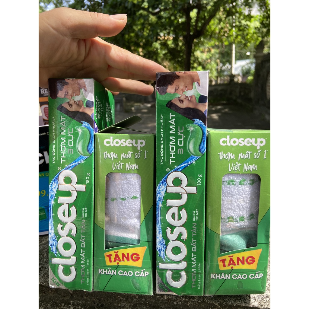 COMBO 2 HỘP KEM ĐÁNH RĂNG CLOSE UP THƠM MÁT BẠC HÀ 180g TẶNG KHĂN