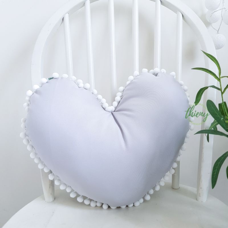 Gối trái tim màu ghi, Gối ôm đã nhồi bông 40x40cm. Vải Cotton cao cấp. Gối tựa trang trí viền pompom
