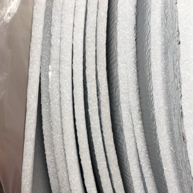 Cuộn xốp PE OPP tráng bạc cách nhiệt dày 5mm 5m giá 95k