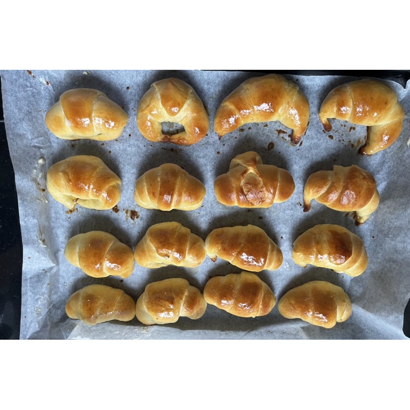 Bánh croissant phô mai ( bánh cua phô mai) 16bánh/hộp