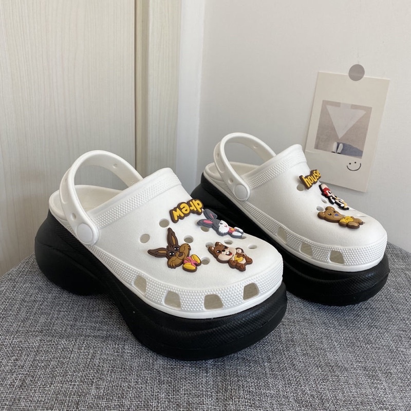 Dép crocs drew đế màu ảnh thật ở cuối