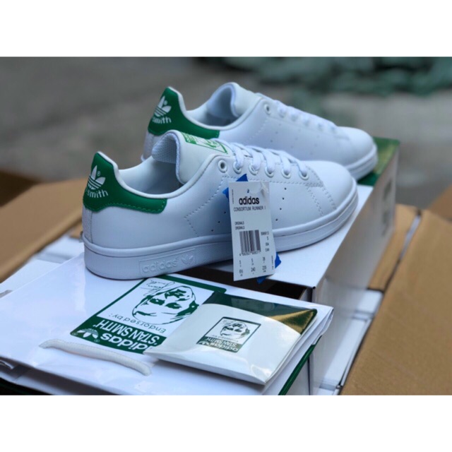 Giầy thể thao mầu trắng 36-43. : : P -
