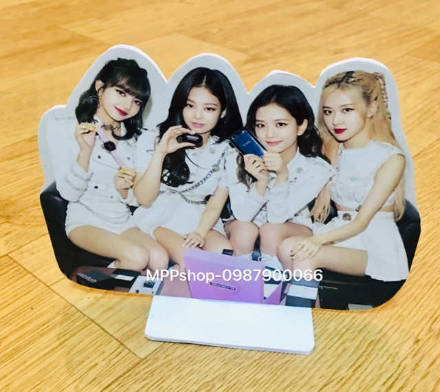 Standee tượng để bảng BLACKPINK mẫu ngẫu nhiên