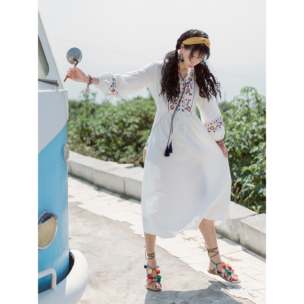 Váy boho dáng dài thêu đi du lịch
