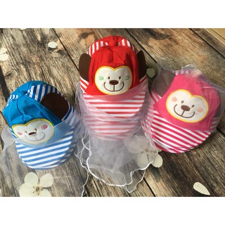 Mũ đính khăn voan chống bụi cho bé